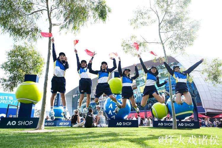 感受大满贯赛事氛围,六位中网球童奔赴澳网 感受大满贯赛事氛围,六位中网球童奔赴澳网